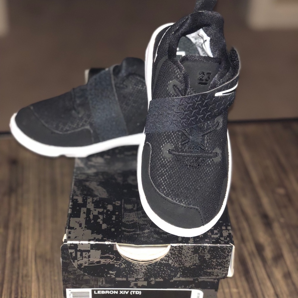 Boys black Lebron James XIV.